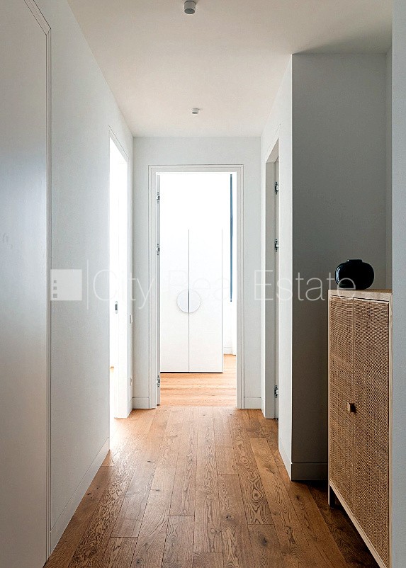 Sludinājumi. Rindu māja, jaunceltne, labiekārtota apzaļumota teritorija, teritorijas iebrauktuves vārti aprīkoti Cena: 576000 EUR Foto #8