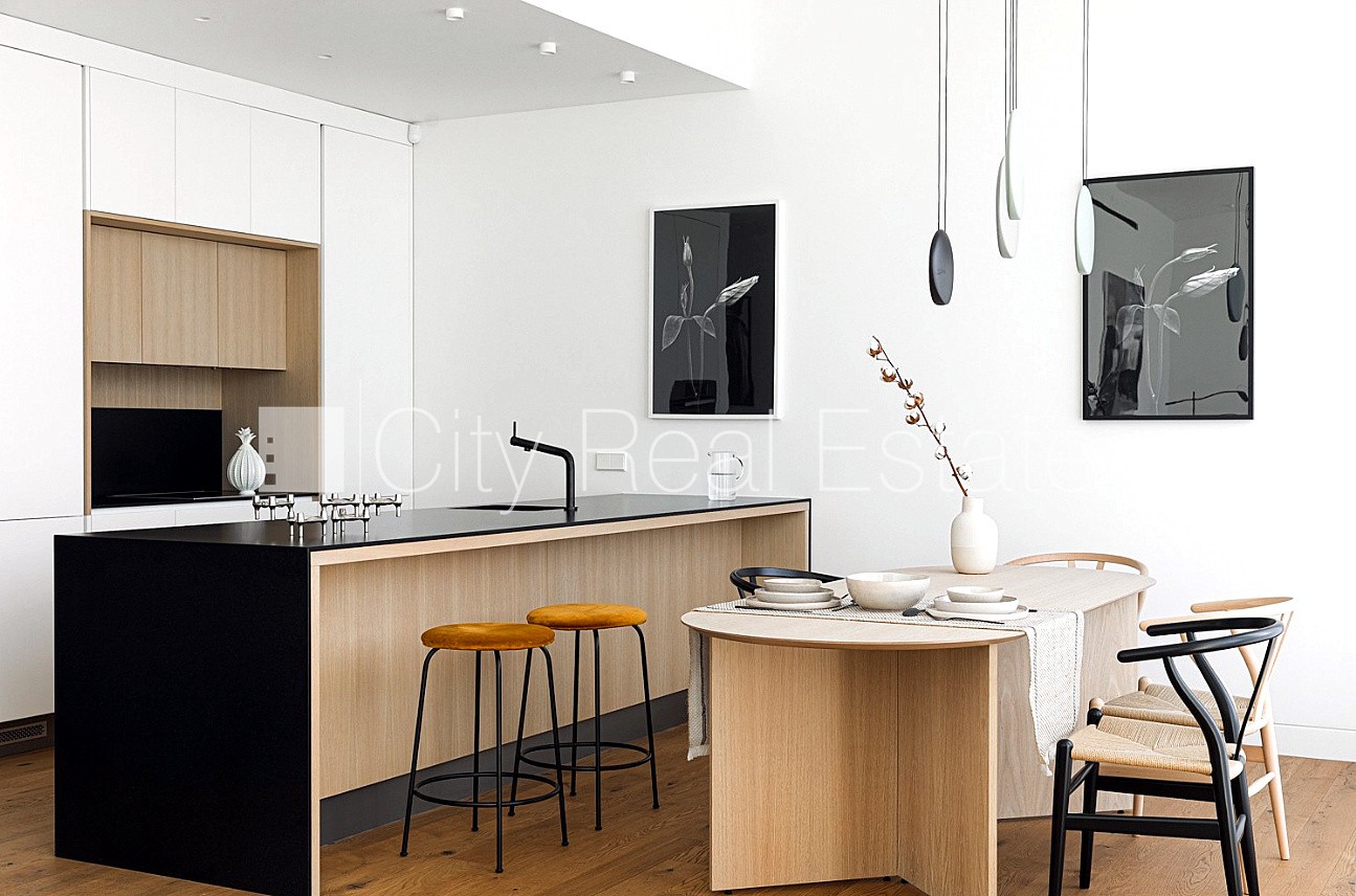 Sludinājumi. Rindu māja, jaunceltne, labiekārtota apzaļumota teritorija, teritorijas iebrauktuves vārti aprīkoti Cena: 576000 EUR Foto #3