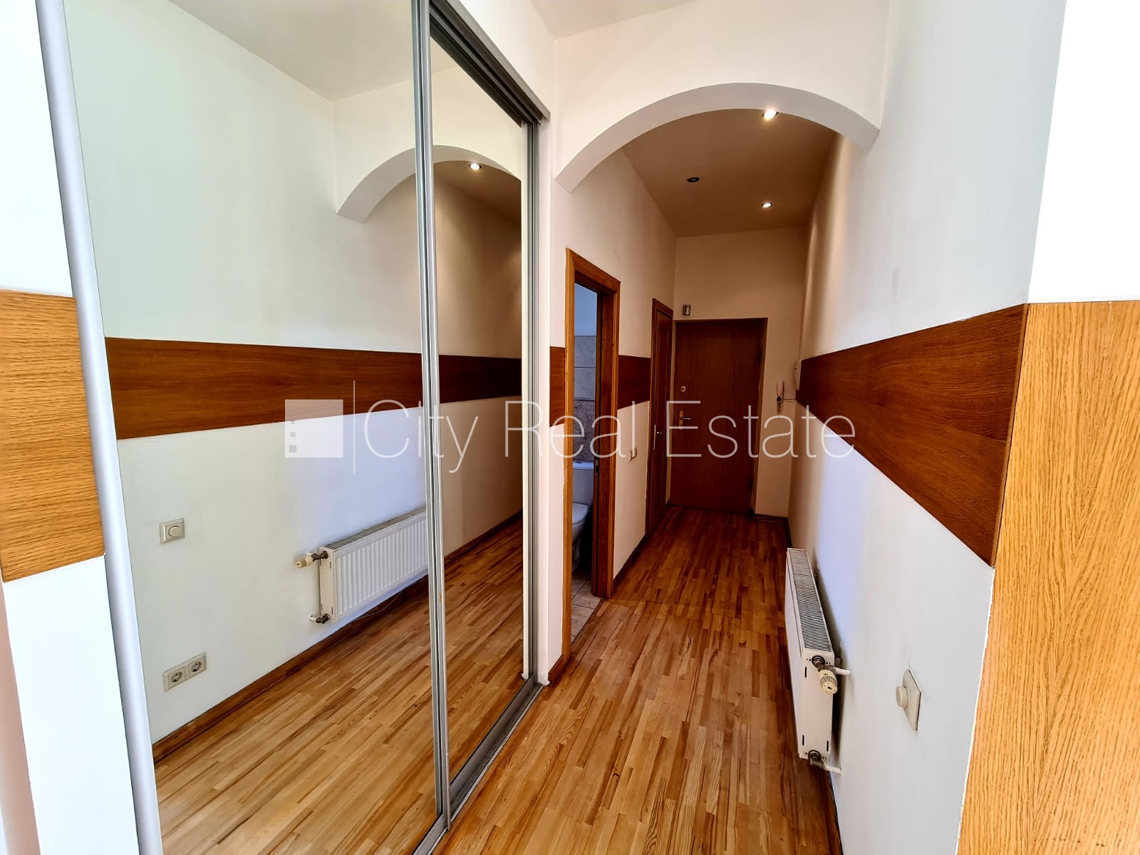 Sludinājumi. Namīpašums, restaurēta māja, labiekārtots apzaļumots pagalms, slēgta teritorija, iespēja nomāt Cena: 550 EUR/mēn Foto #16