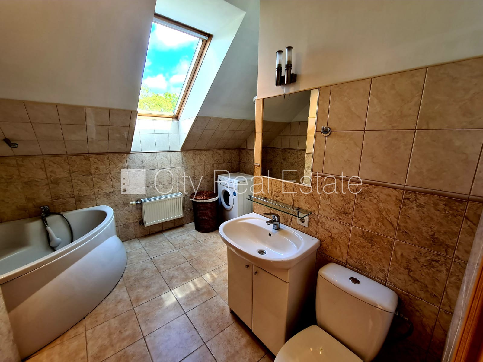 Sludinājumi. Namīpašums, restaurēta māja, labiekārtots apzaļumots pagalms, slēgta teritorija, iespēja nomāt Cena: 550 EUR/mēn Foto #19