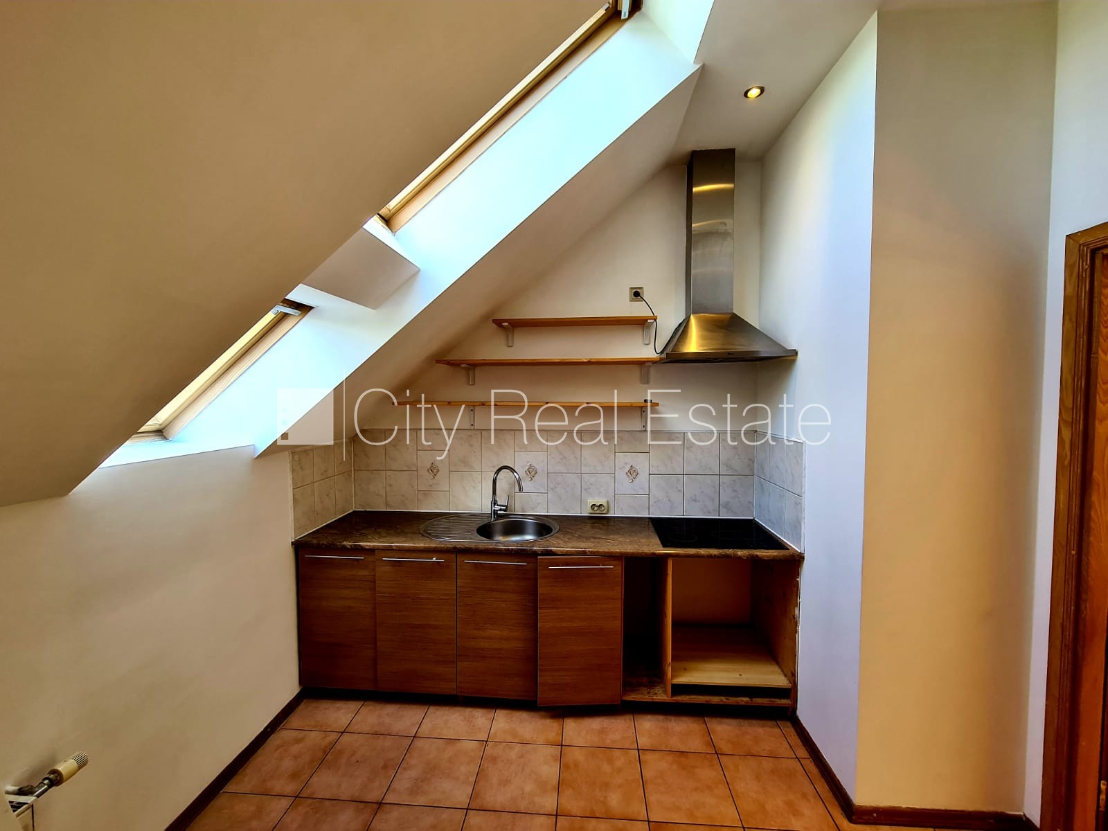 Sludinājumi. Namīpašums, restaurēta māja, labiekārtots apzaļumots pagalms, slēgta teritorija, iespēja nomāt Cena: 550 EUR/mēn Foto #15