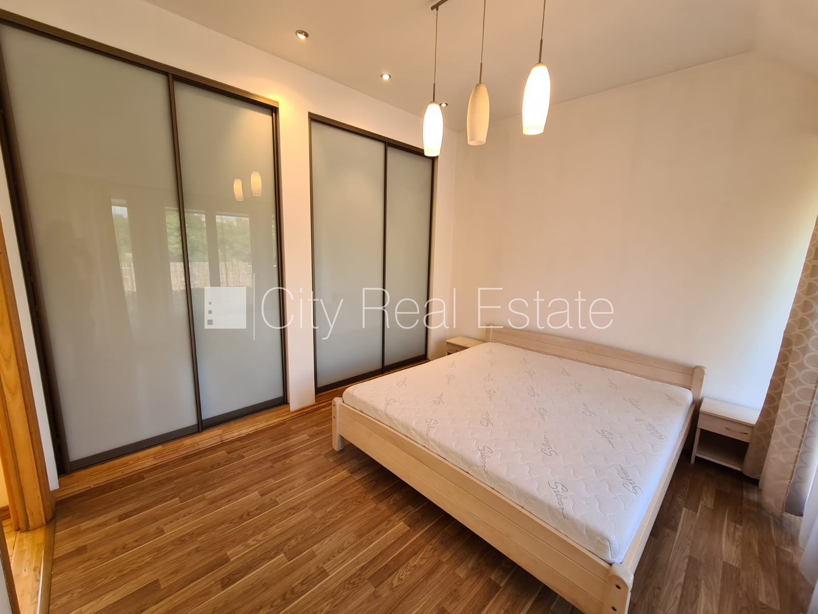 Sludinājumi. Namīpašums, restaurēta māja, labiekārtots apzaļumots pagalms, slēgta teritorija, iespēja nomāt Cena: 550 EUR/mēn Foto #5