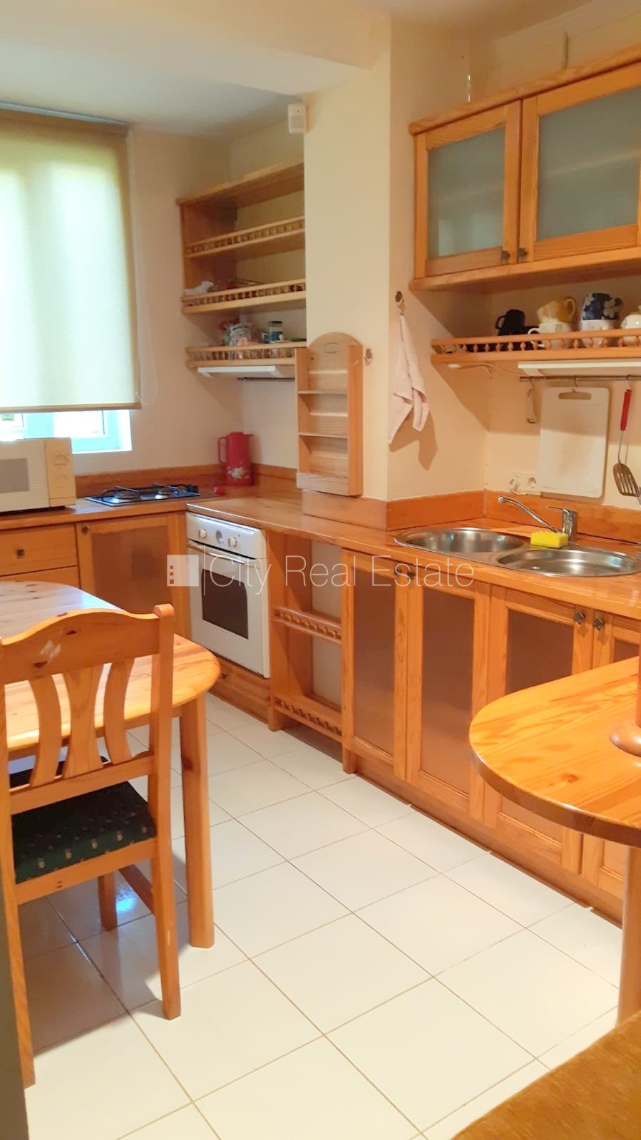 Sludinājumi. Fasādes māja, labiekārtota apzaļumota teritorija, vieta automašīnai, kāpņu telpa pēc kosmētiskā Cena: 1000 EUR/mēn Foto #2