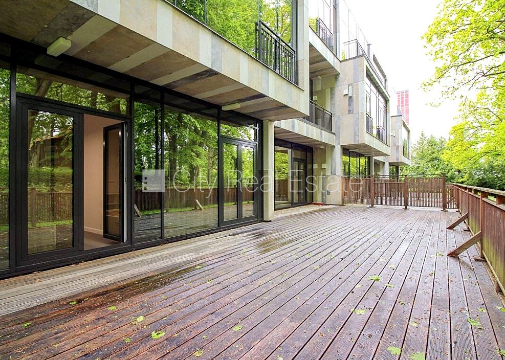 Sludinājumi. Zeme īpašumā, jaunceltne, labiekārtota apzaļumota teritorija, bruģēts piebraucamais ceļš, Cena: 340000 EUR Foto #1