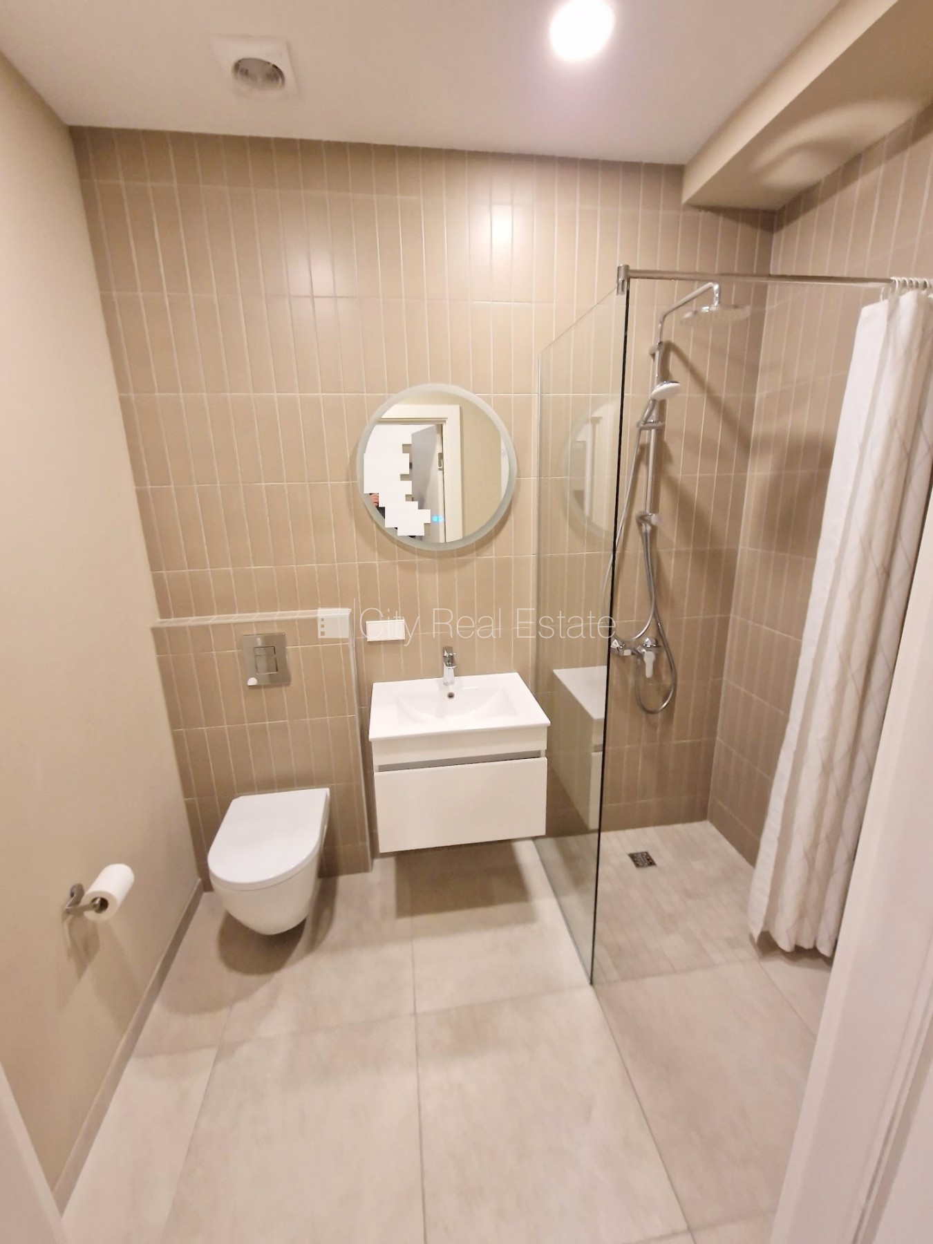Sludinājumi. Pagalma māja, renovēta māja, slēgts pagalms, ieeja no pagalma, ir lifts, kāpņu telpa pēc kapitālā Cena: 500 EUR/mēn Foto #11