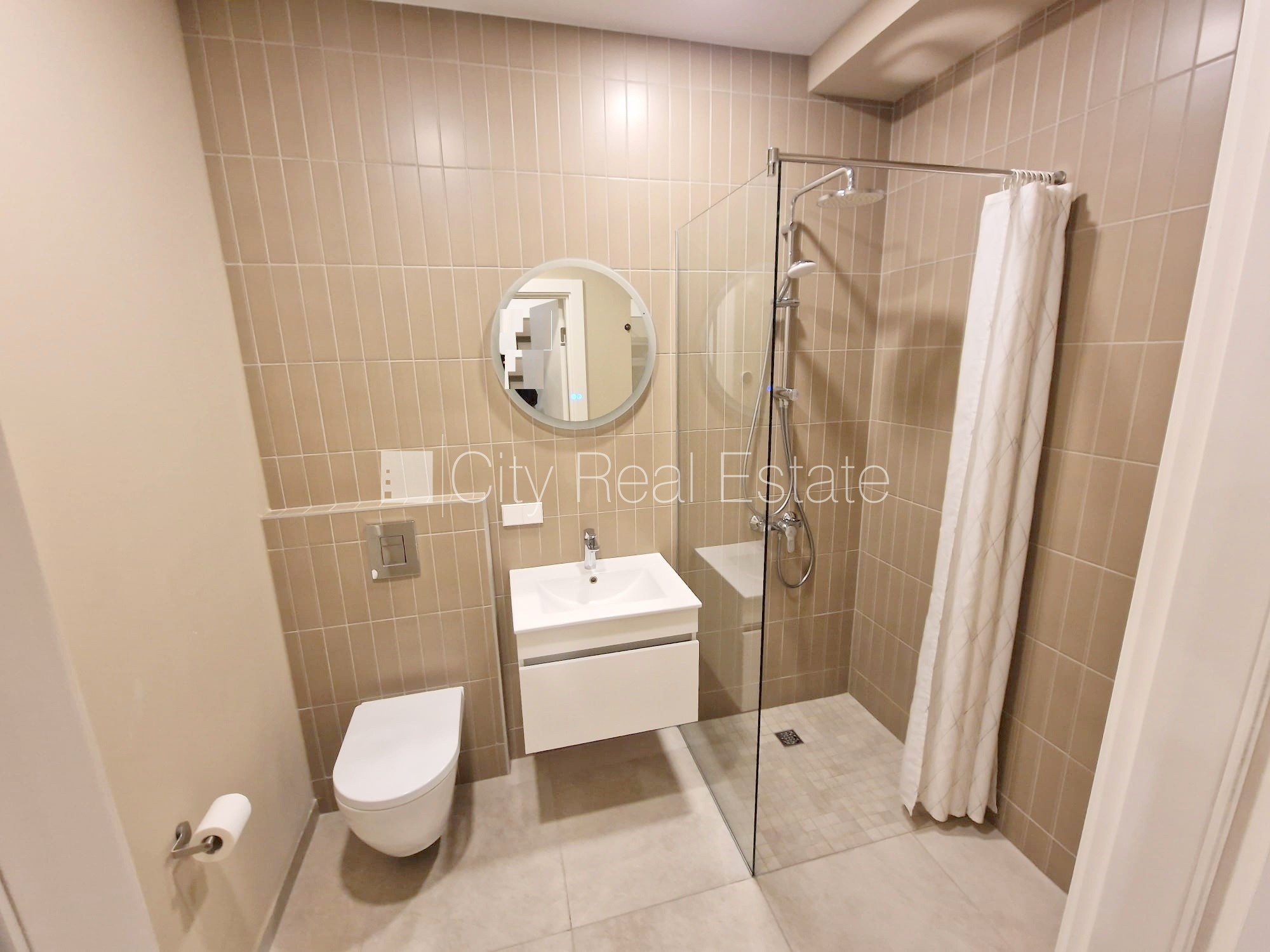 Sludinājumi. Pagalma māja, renovēta māja, slēgts pagalms, ieeja no pagalma, ir lifts, kāpņu telpa pēc kapitālā Cena: 500 EUR/mēn Foto #10