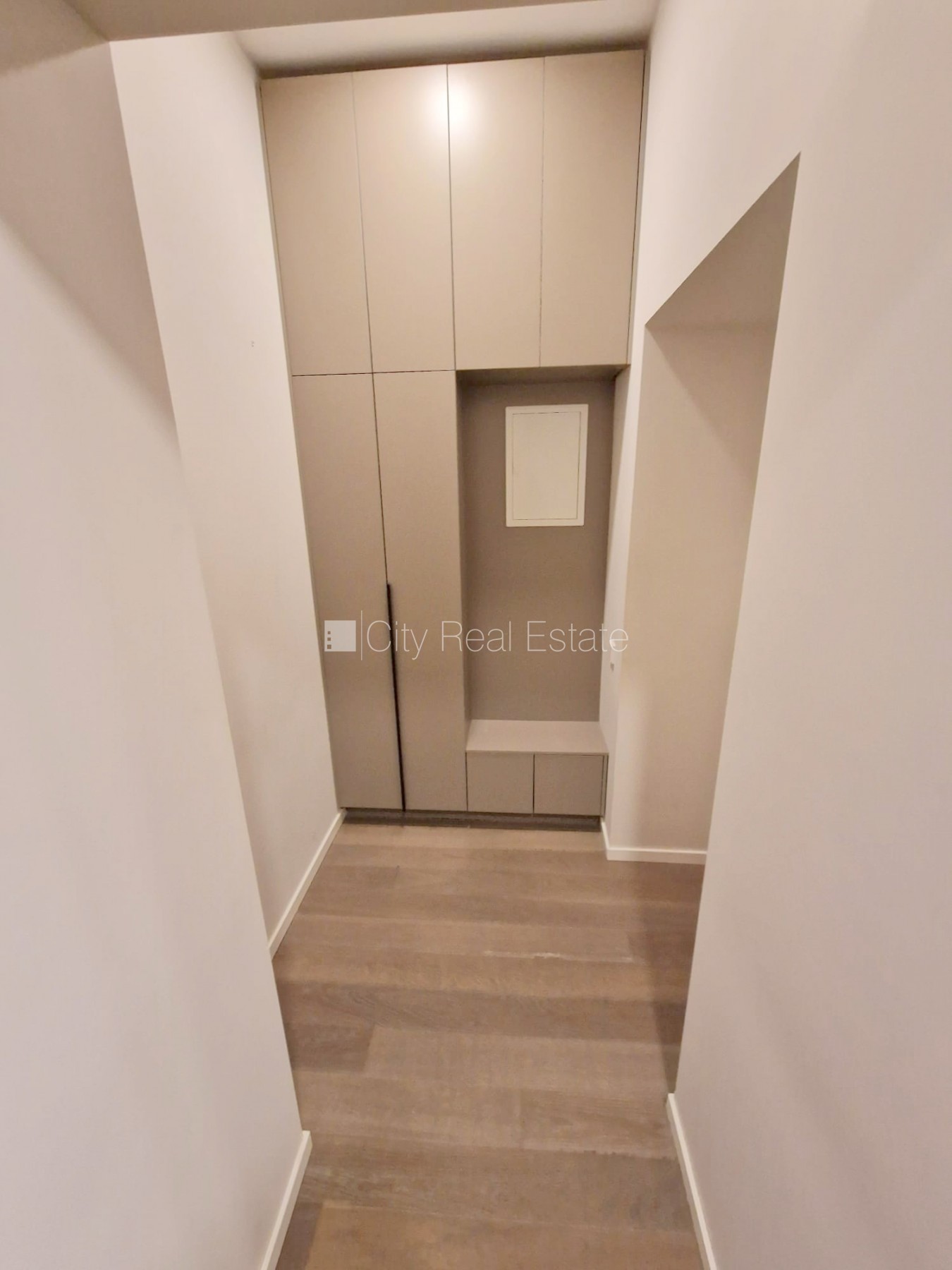 Sludinājumi. Pagalma māja, renovēta māja, slēgts pagalms, ieeja no pagalma, ir lifts, kāpņu telpa pēc kapitālā Cena: 500 EUR/mēn Foto #16