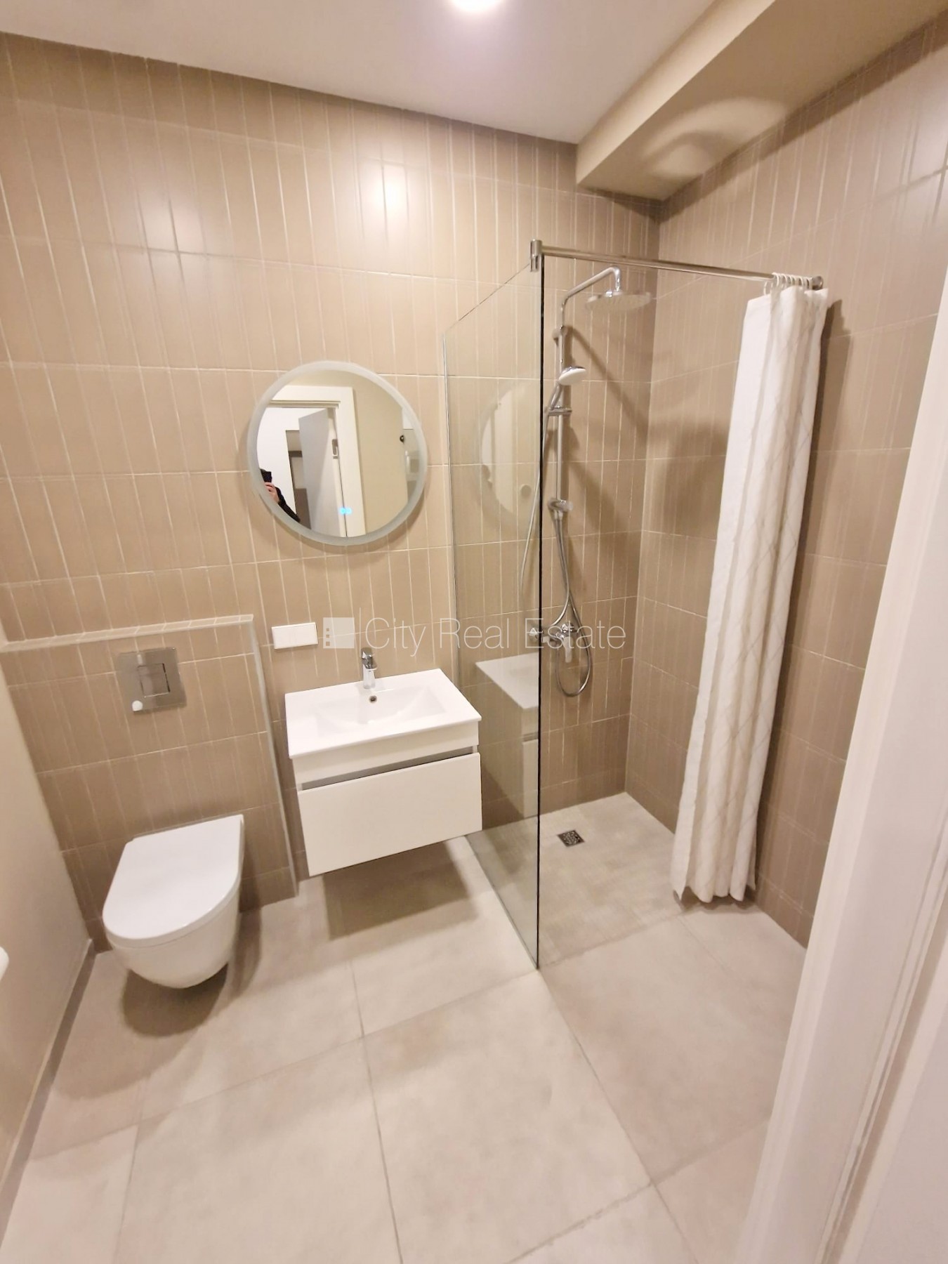 Sludinājumi. Pagalma māja, renovēta māja, slēgts pagalms, ieeja no pagalma, ir lifts, kāpņu telpa pēc kapitālā Cena: 500 EUR/mēn Foto #12