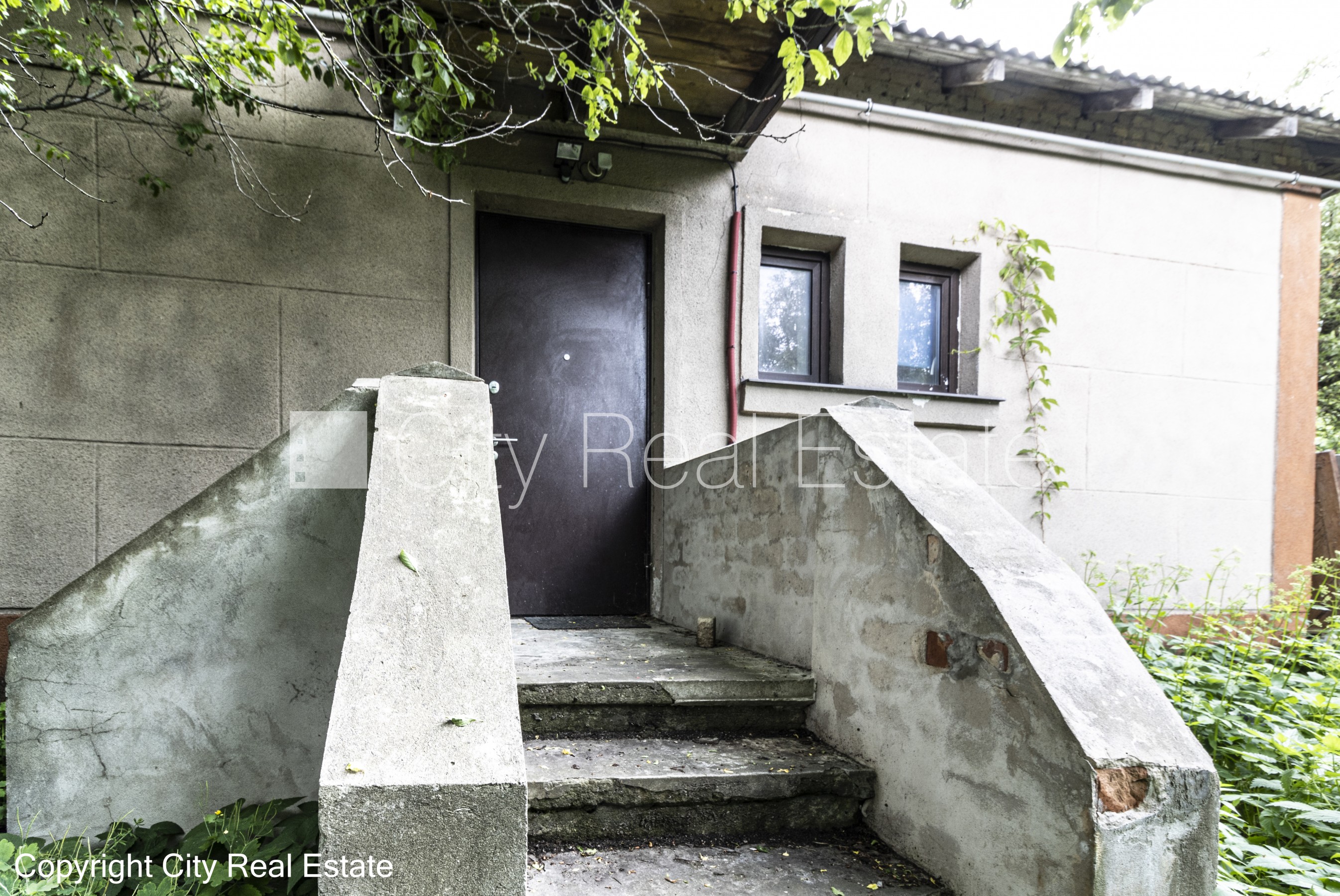 Sludinājumi. Privātmāja, fasādes māja, renovēta māja, slēgts pagalms, iežogota teritorija, radiatori ar Cena: 160000 EUR Foto #1