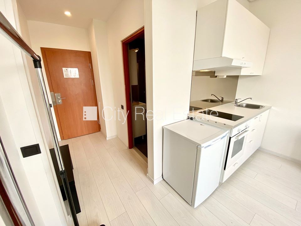 Объявление. Новостройка, фасадный дом, закрытый двор, вход с улицы, лифт, лестничная клетка после капитального Цена: 300 EUR/мес. Foto #4