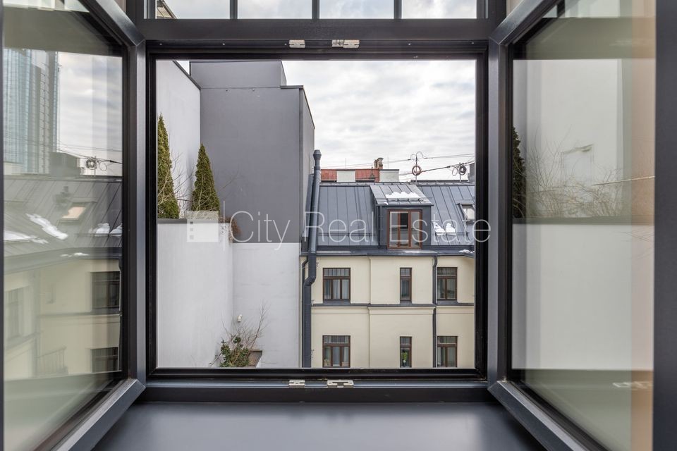 Sludinājumi. Pagalma ēka, renovēta māja, slēgts pagalms, ieeja no pagalma, ir lifts, kāpņu telpa pēc kapitālā Cena: 400 EUR/mēn Foto #5