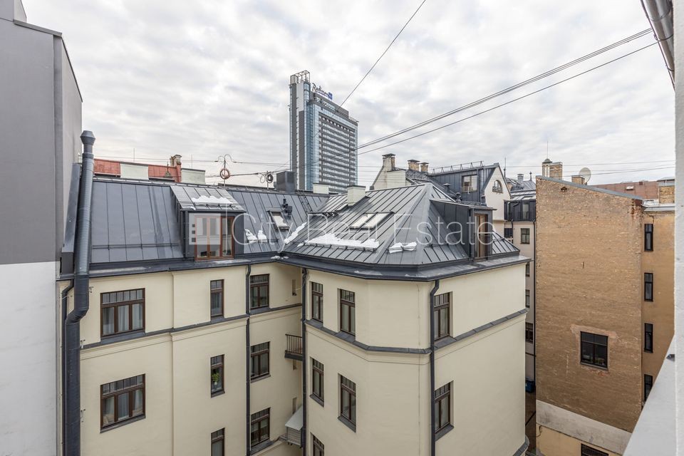 Sludinājumi. Pagalma ēka, renovēta māja, slēgts pagalms, ieeja no pagalma, ir lifts, kāpņu telpa pēc kapitālā Cena: 400 EUR/mēn Foto #6