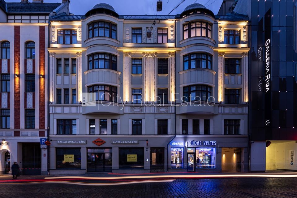 Sludinājumi. Pagalma ēka, renovēta māja, slēgts pagalms, ieeja no pagalma, ir lifts, kāpņu telpa pēc kapitālā Cena: 400 EUR/mēn Foto #11