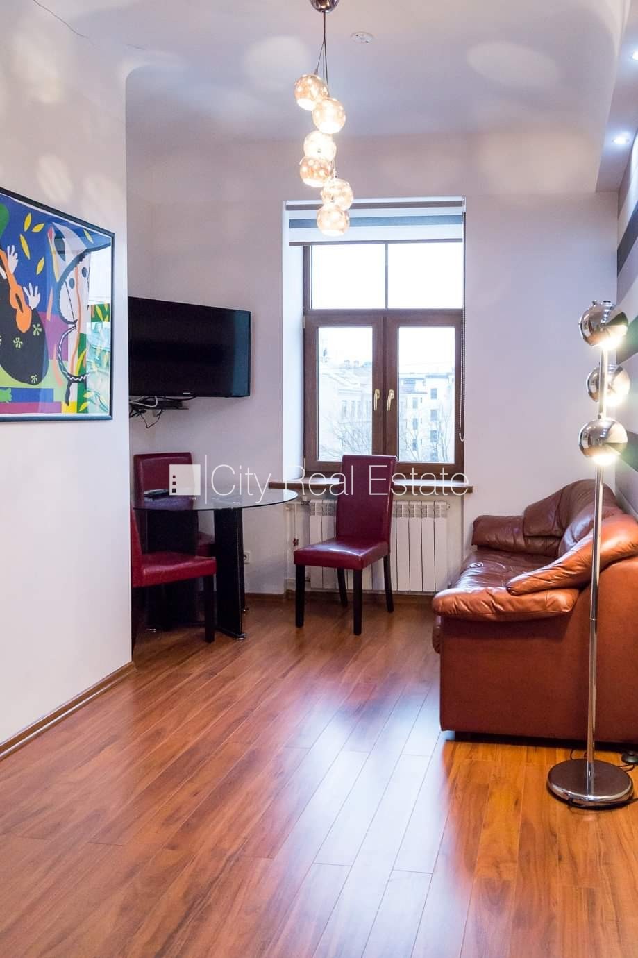 Объявление. Здание во дворе, реновированный дом, закрытый двор, объект охраняет физическая охрана, вход со Цена: 420 EUR/мес. Foto #3