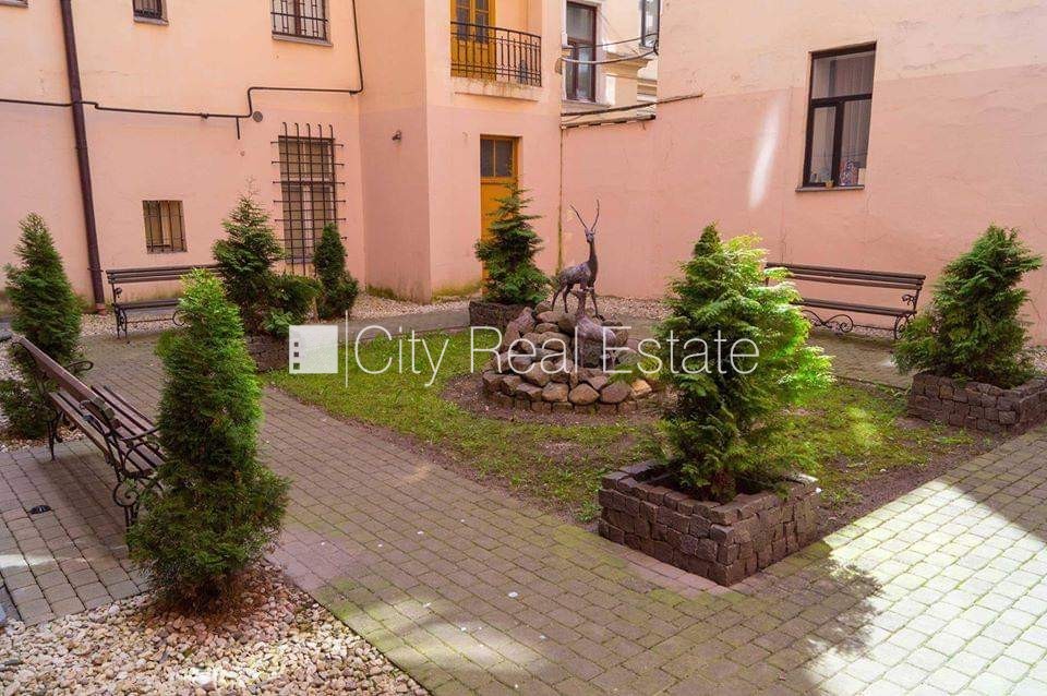 Объявление. Здание во дворе, реновированный дом, закрытый двор, объект охраняет физическая охрана, вход со Цена: 420 EUR/мес. Foto #20