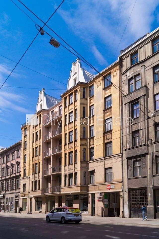 Объявление. Здание во дворе, реновированный дом, закрытый двор, объект охраняет физическая охрана, вход со Цена: 420 EUR/мес. Foto #21