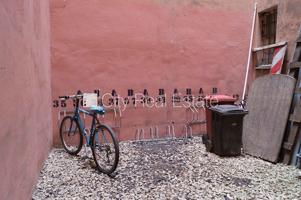 Объявление. Здание во дворе, реновированный дом, закрытый двор, объект охраняет физическая охрана, вход со Цена: 420 EUR/мес. Foto #19