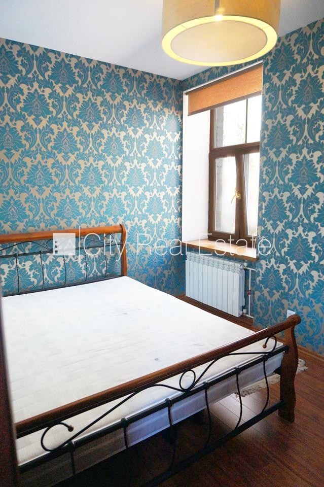 Объявление. Здание во дворе, реновированный дом, закрытый двор, объект охраняет физическая охрана, вход со Цена: 420 EUR/мес. Foto #9