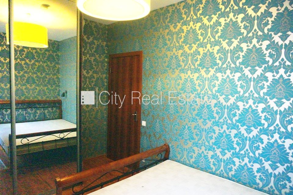 Объявление. Здание во дворе, реновированный дом, закрытый двор, объект охраняет физическая охрана, вход со Цена: 420 EUR/мес. Foto #10