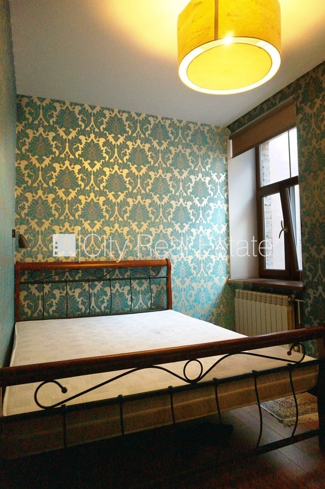 Объявление. Здание во дворе, реновированный дом, закрытый двор, объект охраняет физическая охрана, вход со Цена: 420 EUR/мес. Foto #11