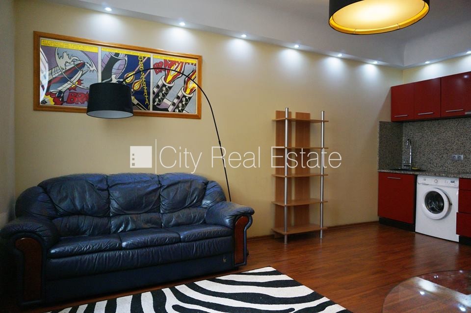 Объявление. Здание во дворе, реновированный дом, закрытый двор, объект охраняет физическая охрана, вход со Цена: 420 EUR/мес. Foto #7