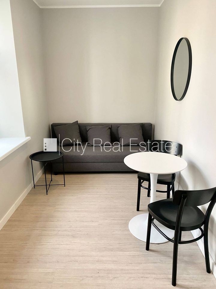 Объявление. Здание во дворе, реновированный дом, закрытый двор, вход со двора, лестничная клетка после Цена: 330 EUR/мес. Foto #11