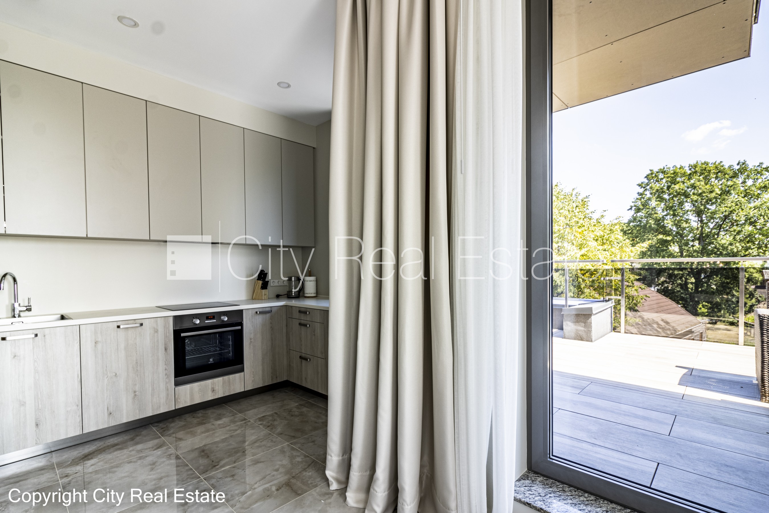 Sludinājumi. Šo dzīvokli izīrē pa diennaktīm (īstermiņa īre), īres cena sludinājumā norādīta par vienu diennakts Cena: 300 EUR/mēn Foto #4