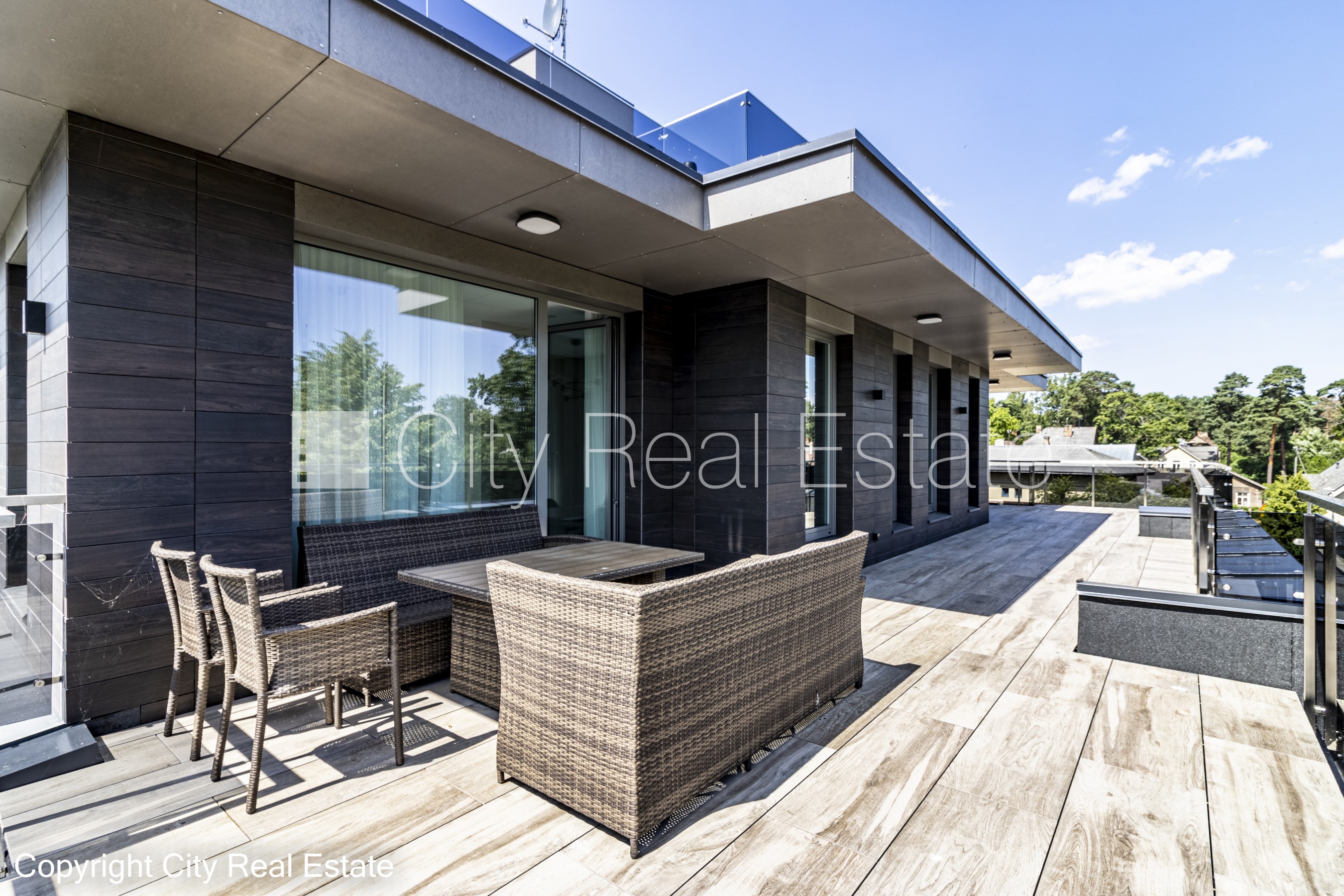 Sludinājumi. Šo dzīvokli izīrē pa diennaktīm (īstermiņa īre), īres cena sludinājumā norādīta par vienu diennakts Cena: 300 EUR/mēn Foto #1