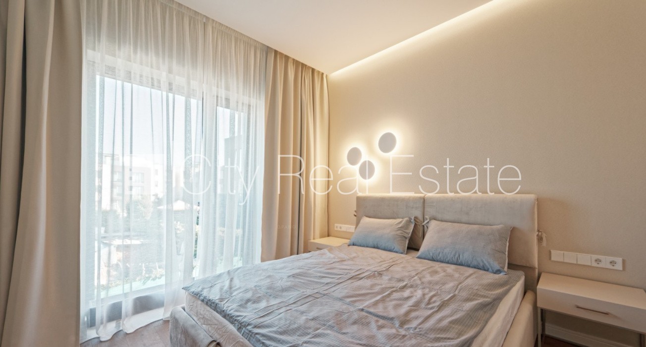 Sludinājumi. Jaunceltne, zaļā teritorija, labiekārtots apzaļumots pagalms, slēgts pagalms, iežogota teritorija Cena: 1500 EUR/mēn Foto #4