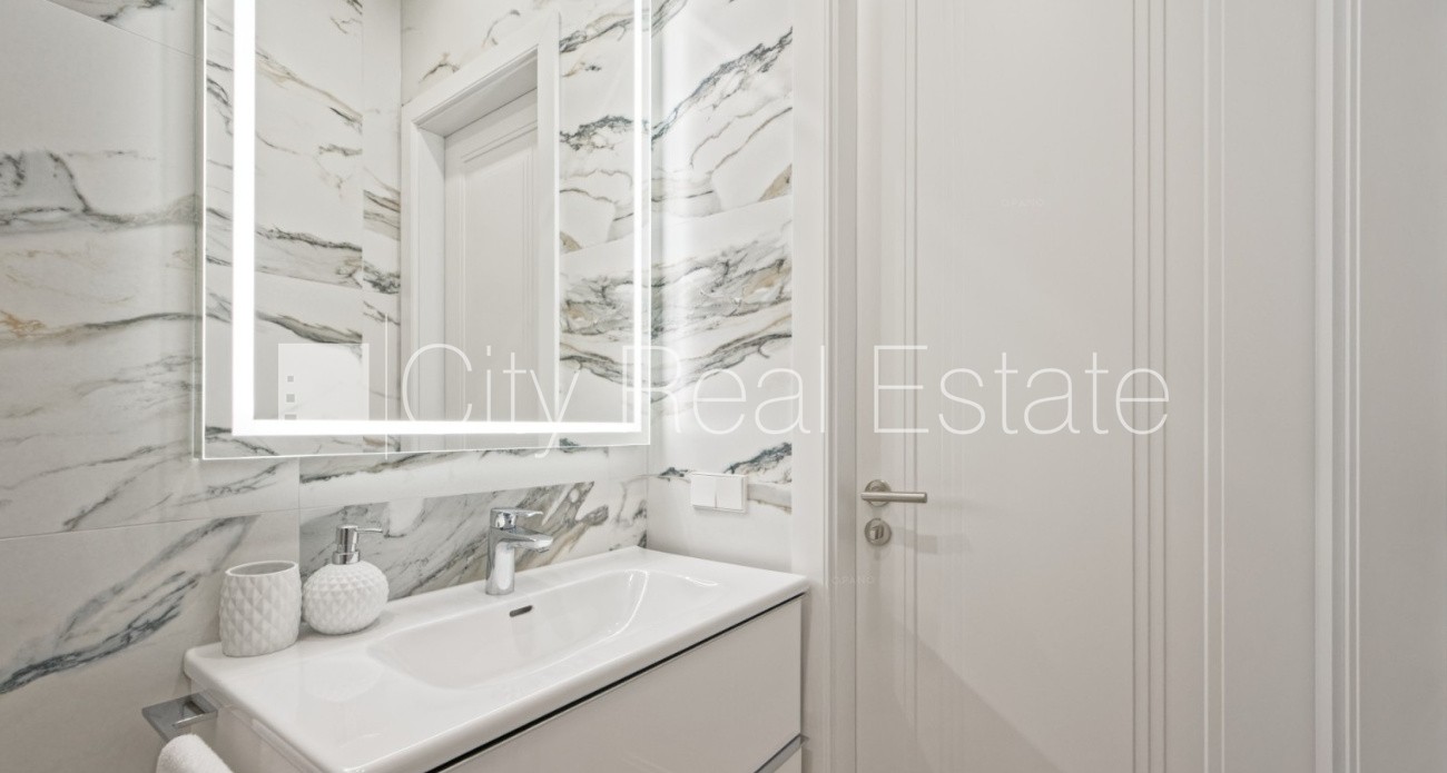 Sludinājumi. Jaunceltne, zaļā teritorija, labiekārtots apzaļumots pagalms, slēgts pagalms, iežogota teritorija Cena: 1500 EUR/mēn Foto #8