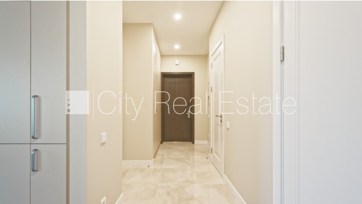 Sludinājumi. Jaunceltne, zaļā teritorija, labiekārtots apzaļumots pagalms, slēgts pagalms, iežogota teritorija Cena: 1500 EUR/mēn Foto #9