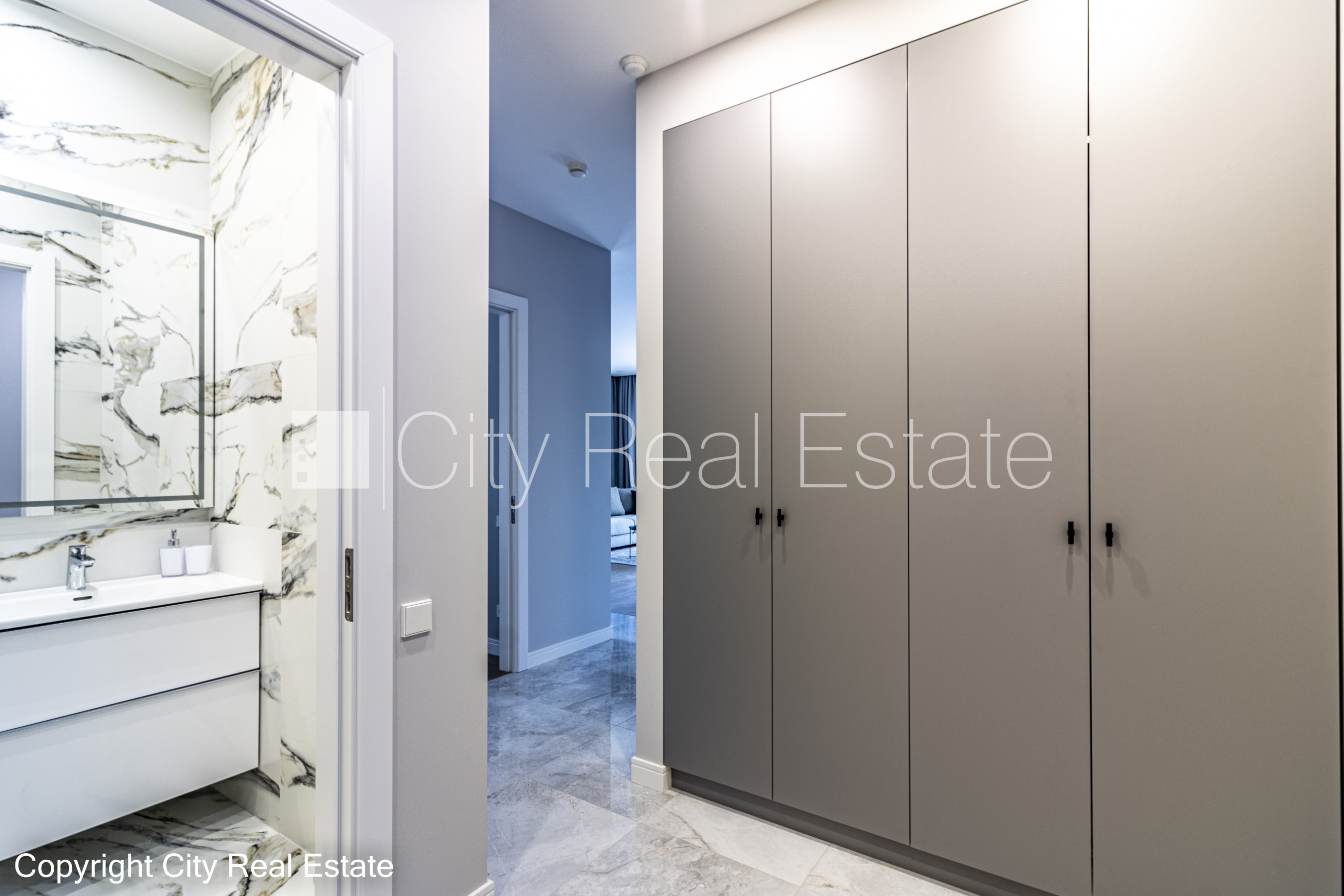 Sludinājumi. Jaunceltne, labiekārtota apzaļumota teritorija, slēgts pagalms, iežogota teritorija ar metāla sētu, Cena: 1500 EUR/mēn Foto #10