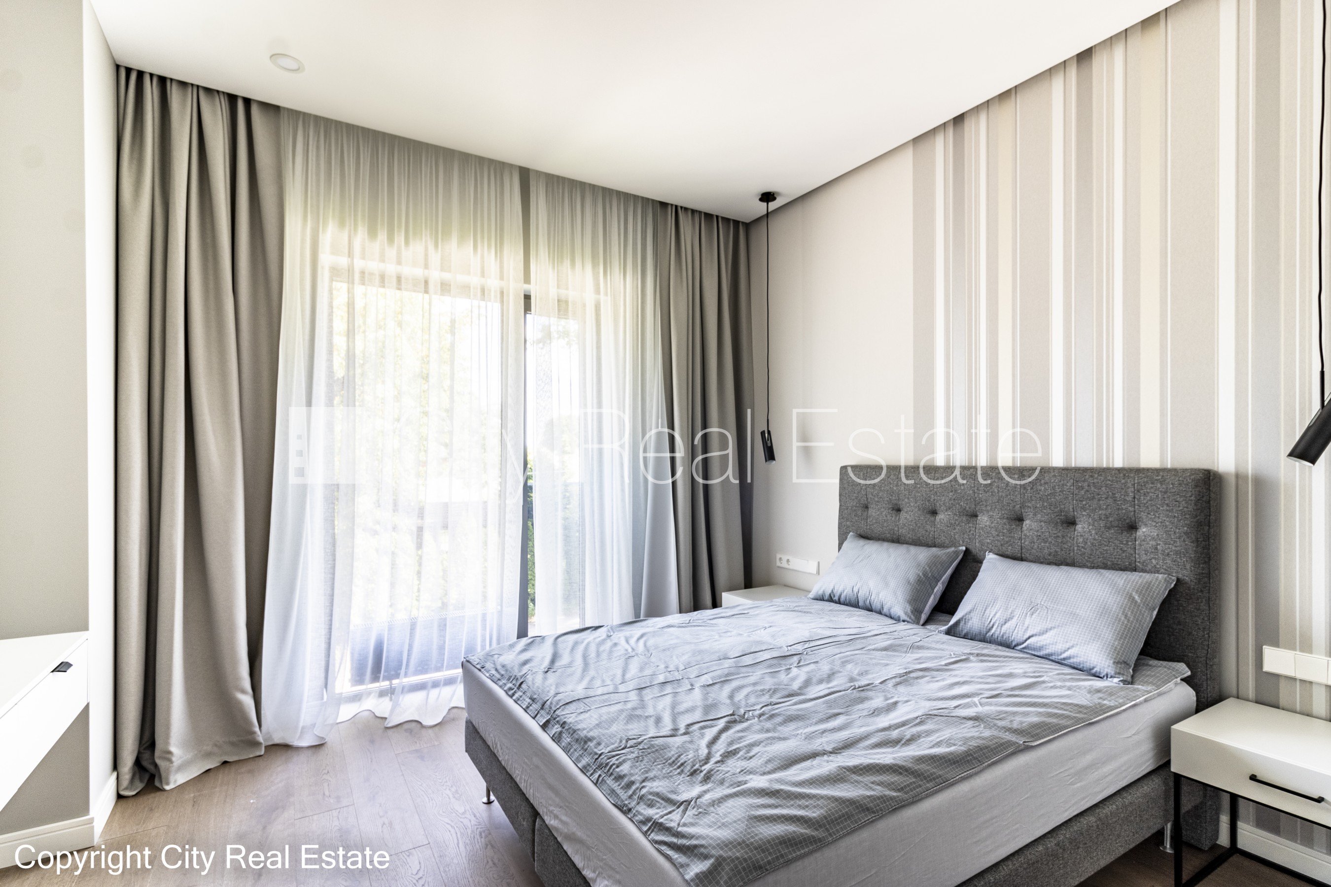 Sludinājumi. Jaunceltne, labiekārtota apzaļumota teritorija, slēgts pagalms, iežogota teritorija ar metāla sētu, Cena: 1500 EUR/mēn Foto #9