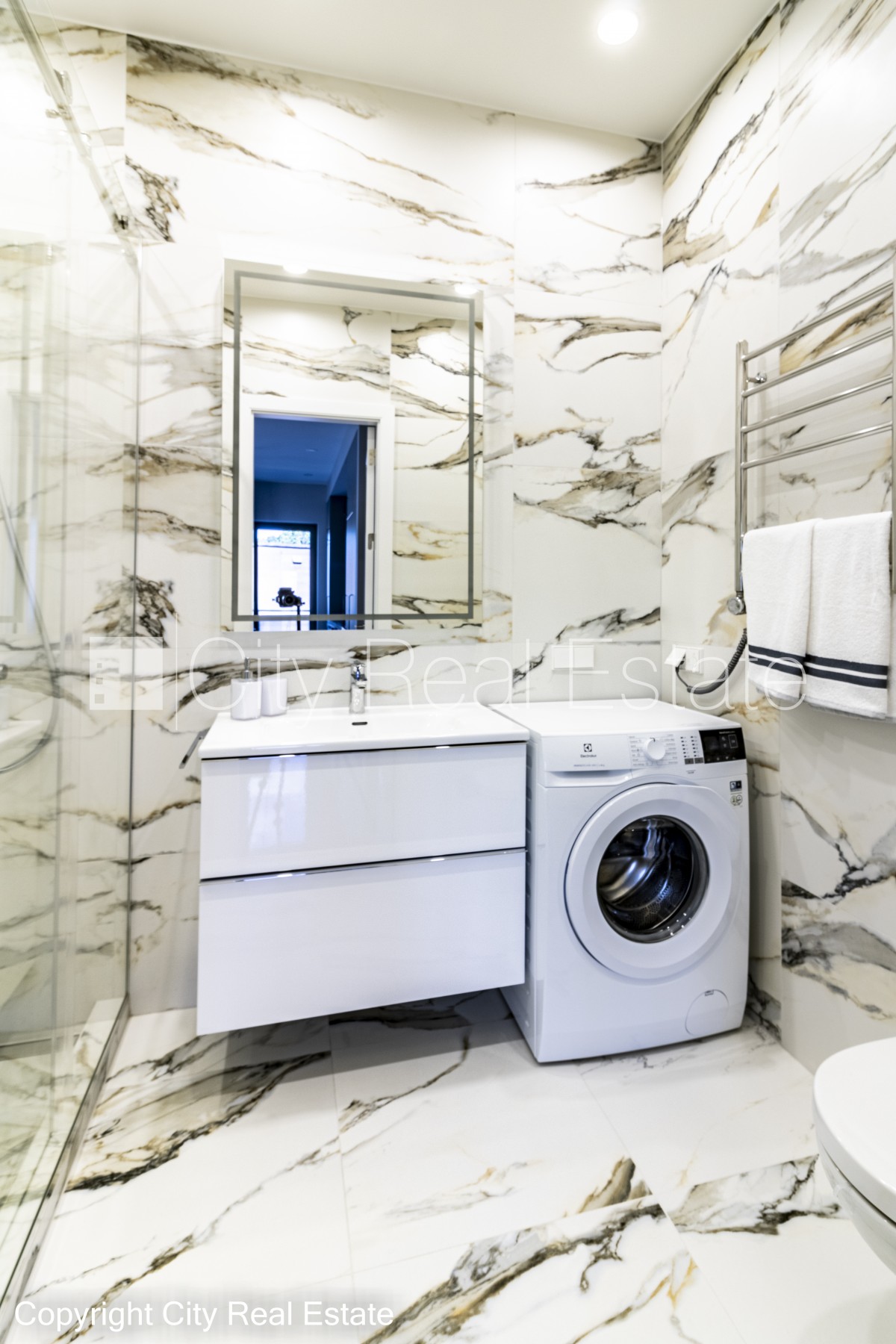 Sludinājumi. Jaunceltne, labiekārtota apzaļumota teritorija, slēgts pagalms, iežogota teritorija ar metāla sētu, Cena: 1500 EUR/mēn Foto #8