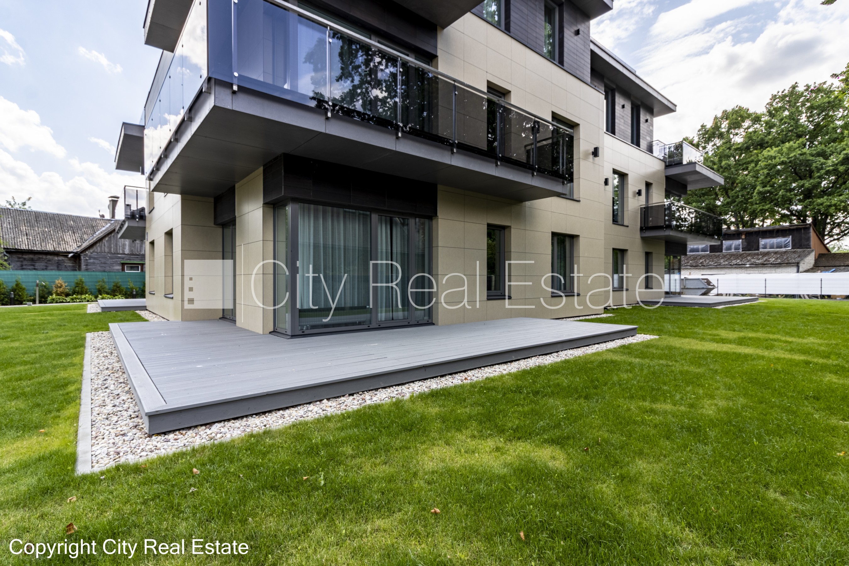 Sludinājumi. Jaunceltne, labiekārtota apzaļumota teritorija, slēgts pagalms, iežogota teritorija ar metāla sētu, Cena: 1500 EUR/mēn Foto #13