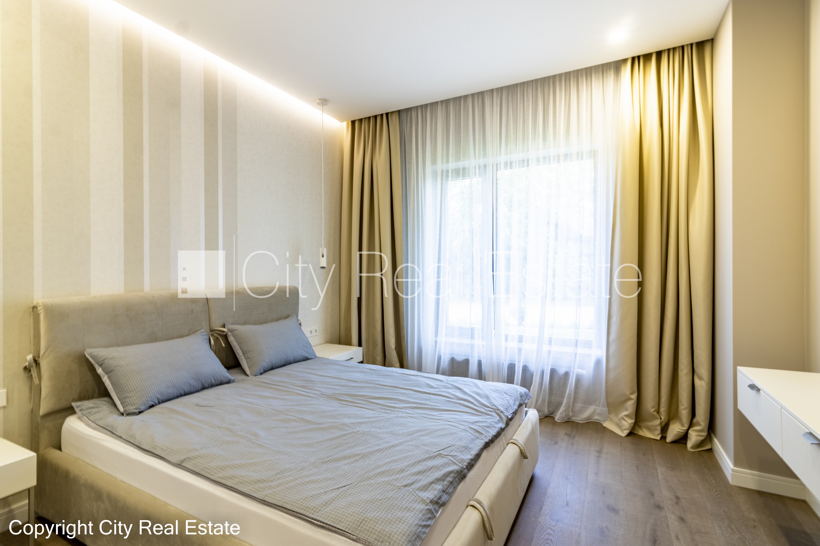 Sludinājumi. Jaunceltne, labiekārtota apzaļumota teritorija, slēgta teritorija, iežogota teritorija ar metāla Cena: 1600 EUR/mēn Foto #6