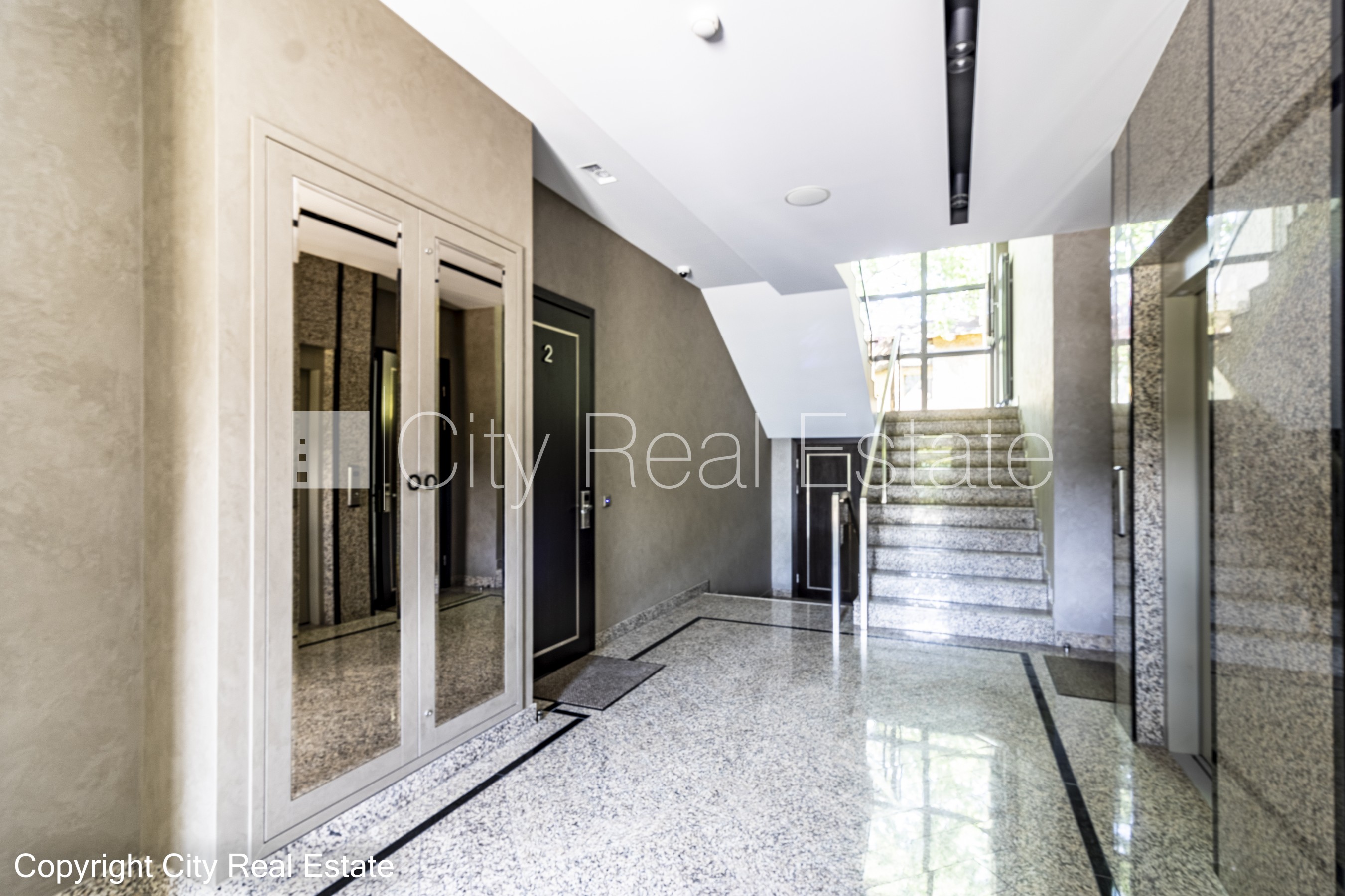 Sludinājumi. Jaunceltne, labiekārtota apzaļumota teritorija, slēgta teritorija, iežogota teritorija ar metāla Cena: 1600 EUR/mēn Foto #9