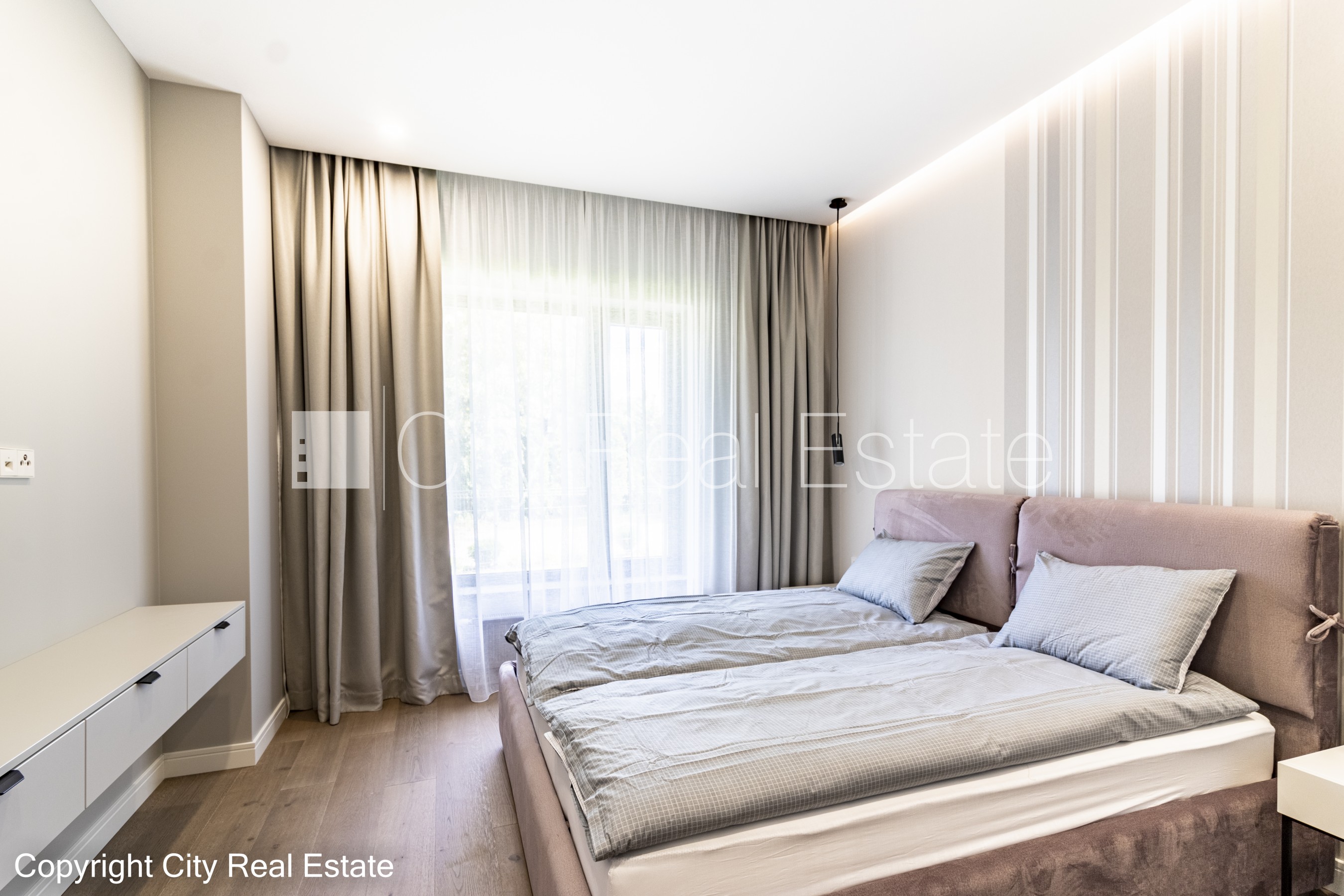 Sludinājumi. Jaunceltne, labiekārtota apzaļumota teritorija, slēgta teritorija, iežogota teritorija ar metāla Cena: 1600 EUR/mēn Foto #6