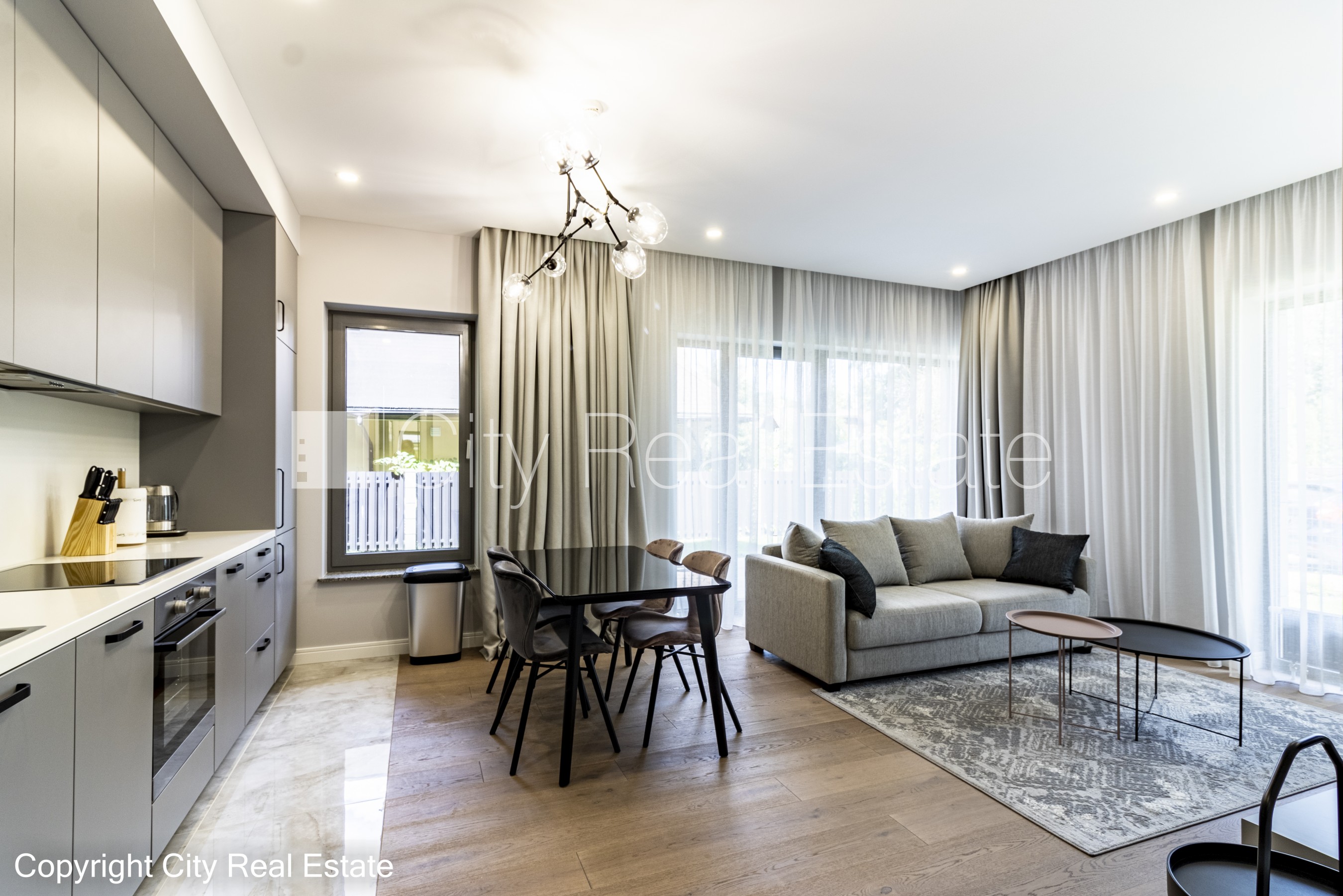 Sludinājumi. Jaunceltne, labiekārtota apzaļumota teritorija, slēgta teritorija, iežogota teritorija ar metāla Cena: 1600 EUR/mēn Foto #1