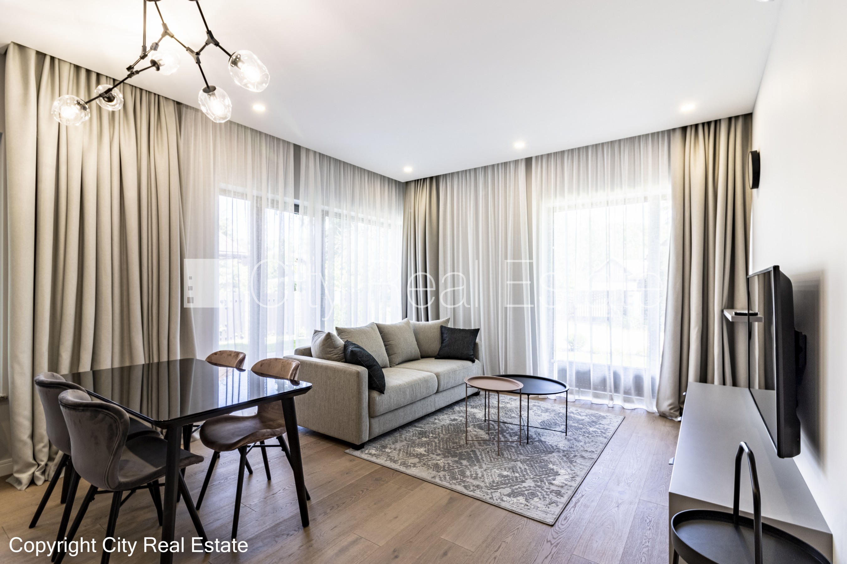 Sludinājumi. Jaunceltne, labiekārtota apzaļumota teritorija, slēgta teritorija, iežogota teritorija ar metāla Cena: 1600 EUR/mēn Foto #2