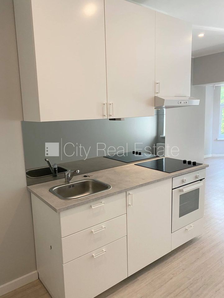 Sludinājumi. Fasādes māja, renovēta māja, labiekārtots apzaļumots pagalms, slēgts pagalms, ieeja no ielas, kāpņu Cena: 360 EUR/mēn Foto #9