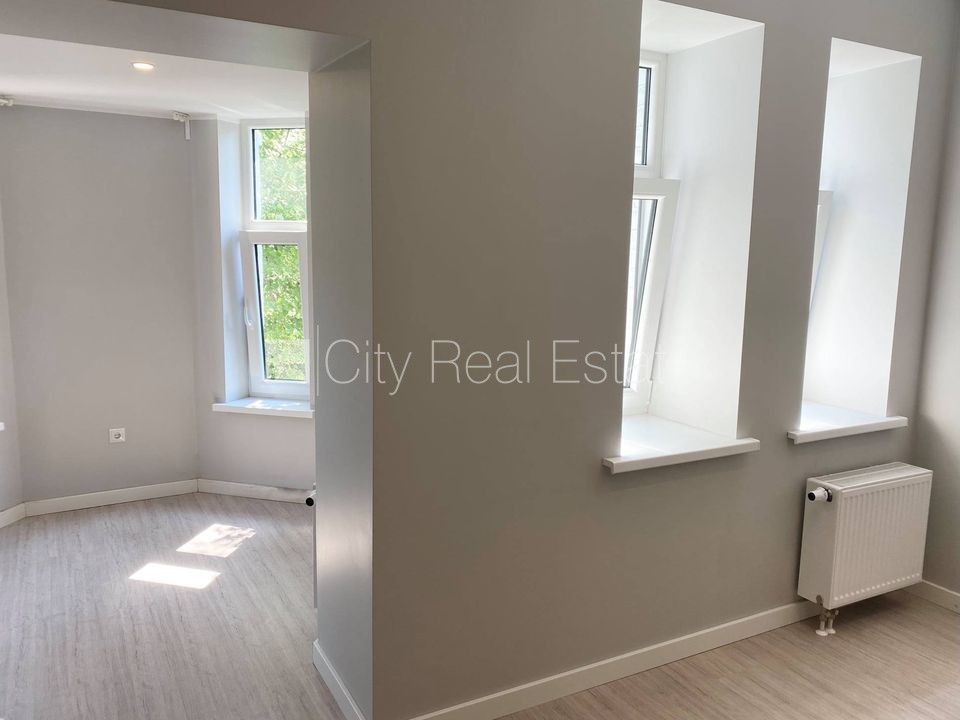 Sludinājumi. Fasādes māja, renovēta māja, labiekārtots apzaļumots pagalms, slēgts pagalms, ieeja no ielas, kāpņu Cena: 360 EUR/mēn Foto #10