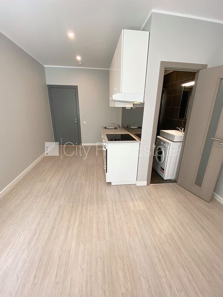 Sludinājumi. Fasādes māja, renovēta māja, labiekārtots apzaļumots pagalms, slēgts pagalms, ieeja no ielas, kāpņu Cena: 360 EUR/mēn Foto #16