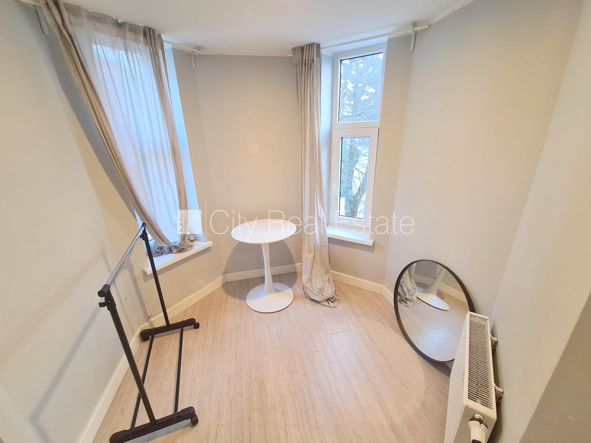 Sludinājumi. Fasādes māja, renovēta māja, labiekārtots apzaļumots pagalms, slēgts pagalms, ieeja no ielas, kāpņu Cena: 360 EUR/mēn Foto #14