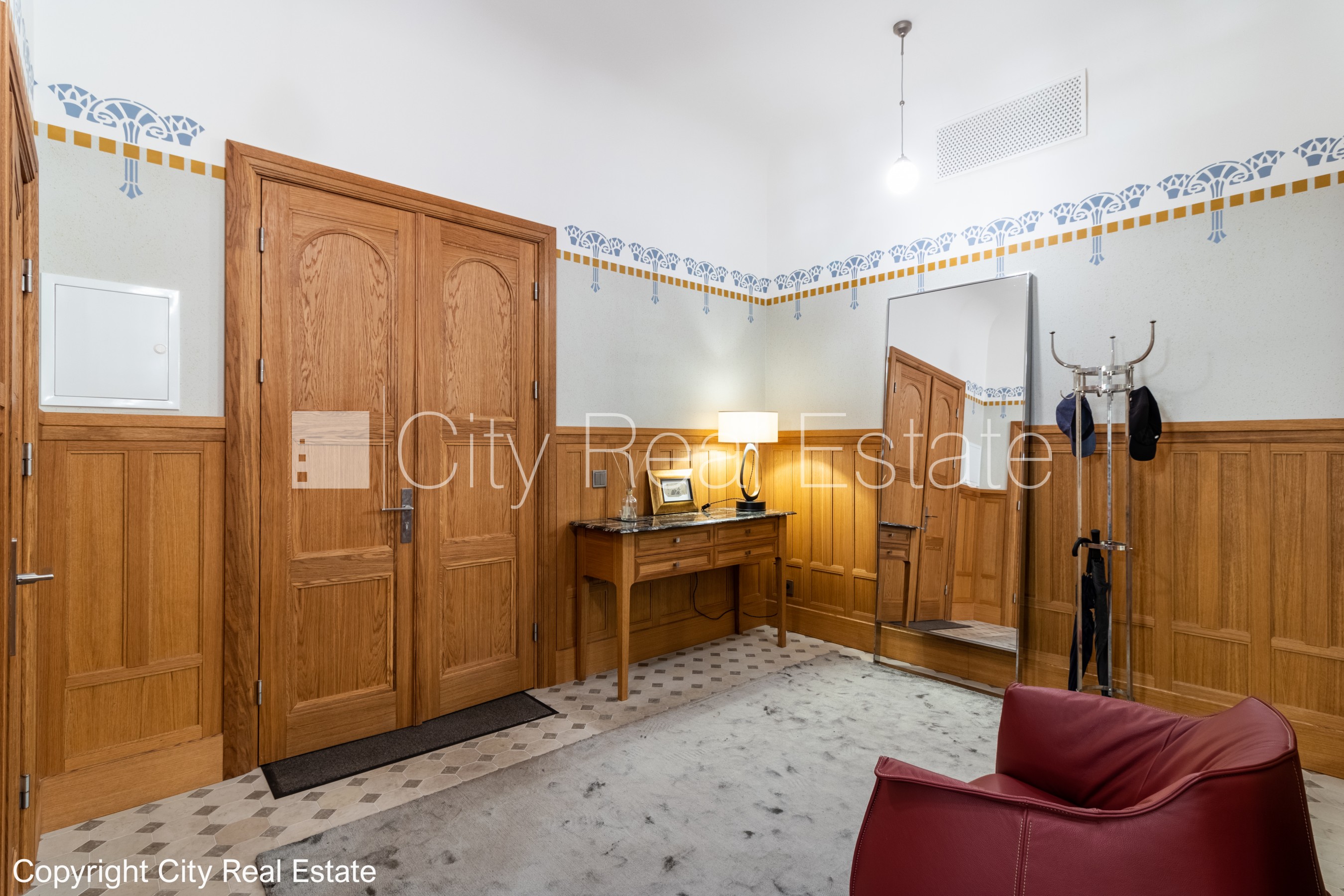 Sludinājumi. Fasādes māja, renovēta māja, slēgts pagalms, vieta automašīnai, ieeja no ielas un pagalma, kāpņu Cena: 700000 EUR Foto #21