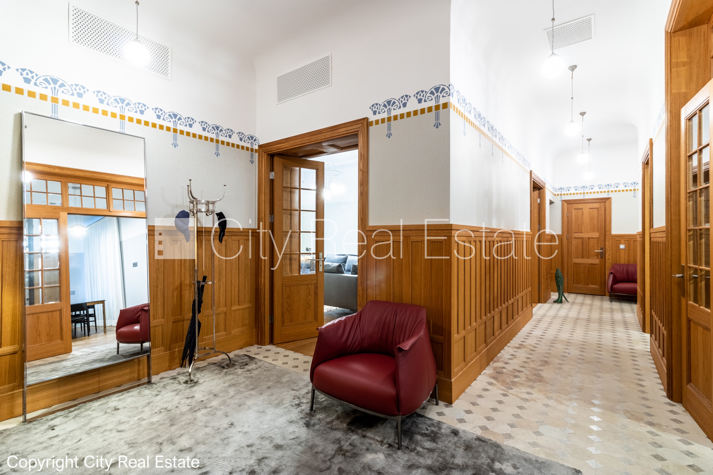 Sludinājumi. Fasādes māja, renovēta māja, slēgts pagalms, vieta automašīnai, ieeja no ielas un pagalma, kāpņu Cena: 700000 EUR Foto #19