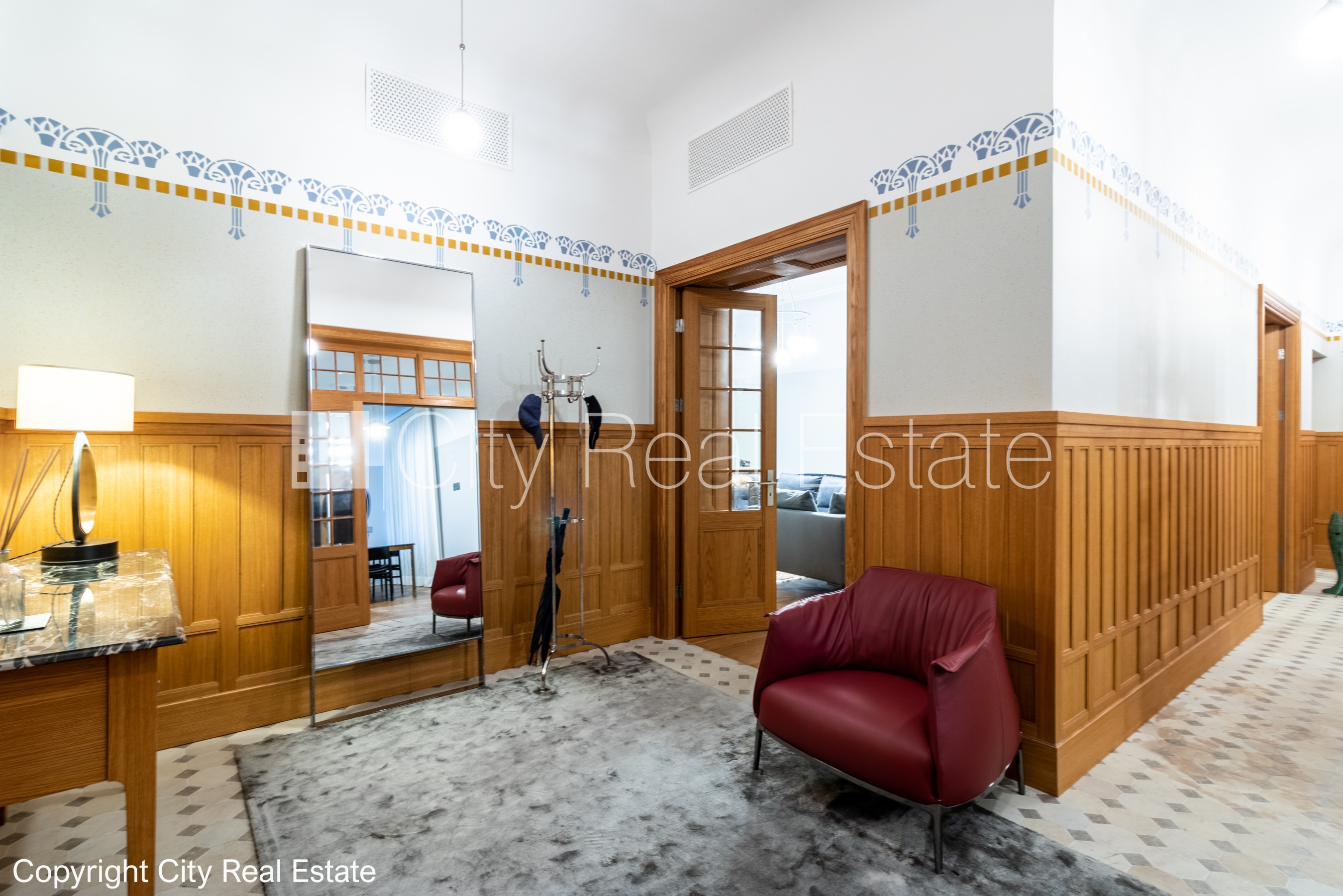 Sludinājumi. Fasādes māja, renovēta māja, slēgts pagalms, vieta automašīnai, ieeja no ielas un pagalma, kāpņu Cena: 700000 EUR Foto #18