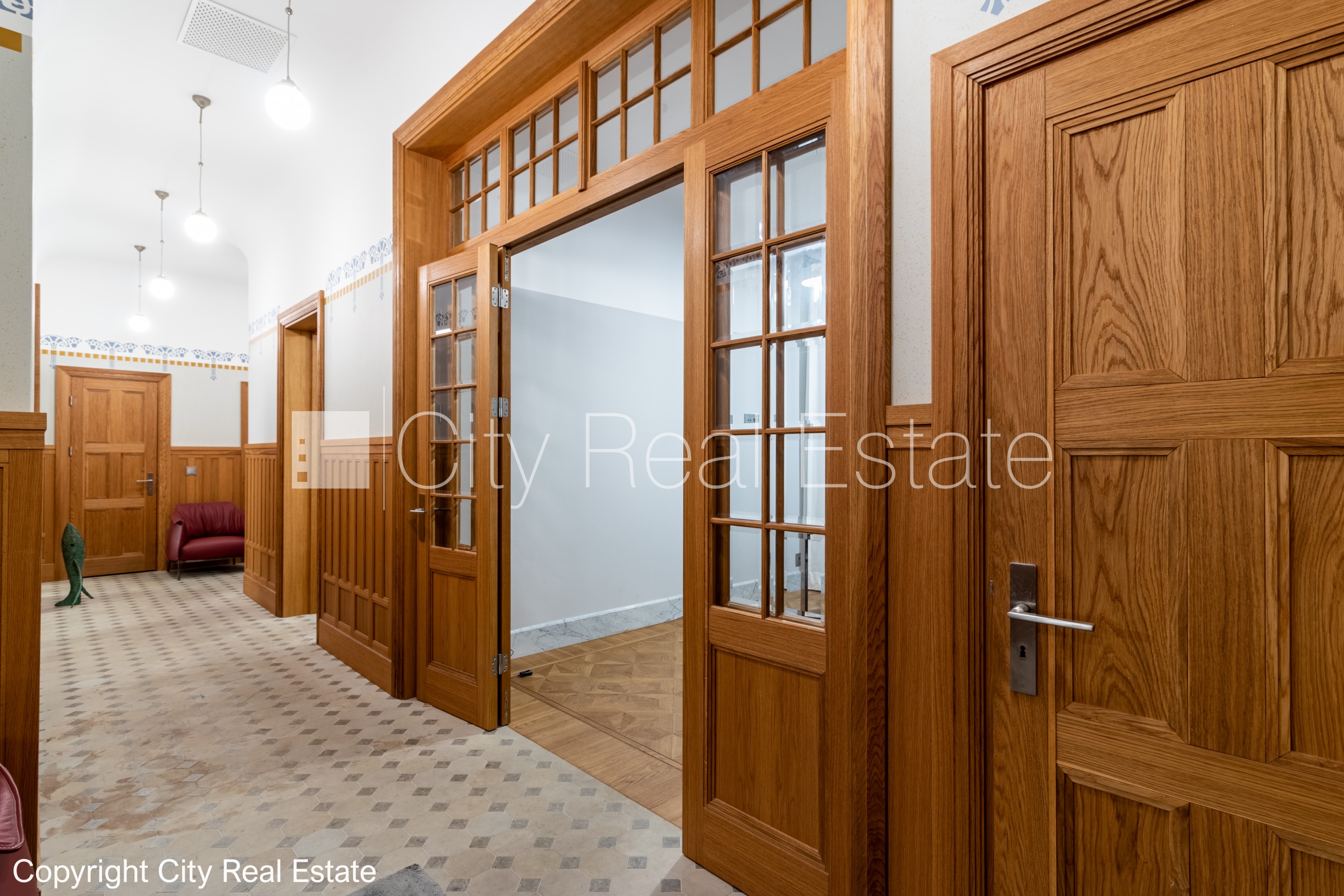 Sludinājumi. Fasādes māja, renovēta māja, slēgts pagalms, vieta automašīnai, ieeja no ielas un pagalma, kāpņu Cena: 700000 EUR Foto #12