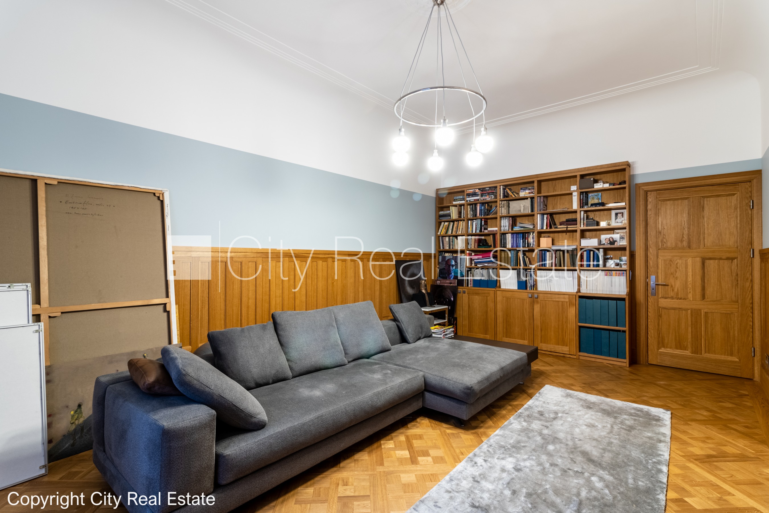 Sludinājumi. Fasādes māja, renovēta māja, slēgts pagalms, vieta automašīnai, ieeja no ielas un pagalma, kāpņu Cena: 700000 EUR Foto #6