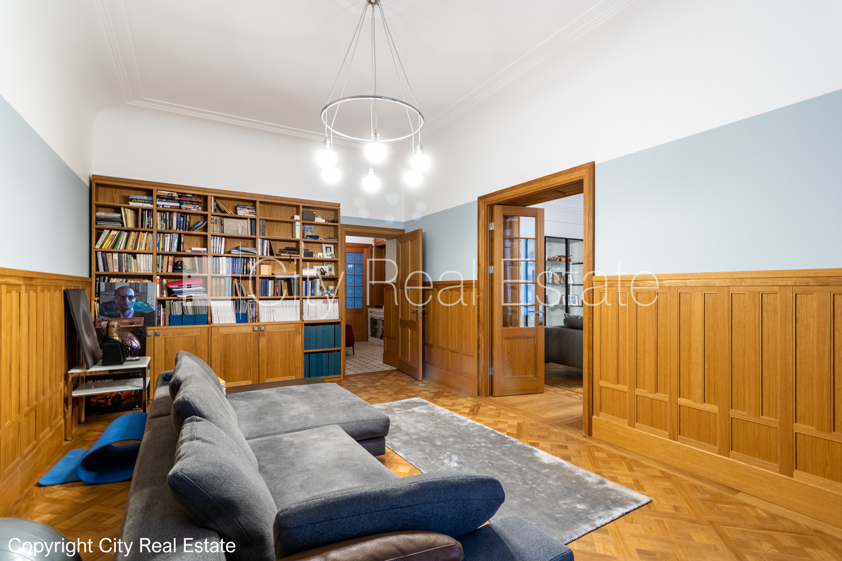 Sludinājumi. Fasādes māja, renovēta māja, slēgts pagalms, vieta automašīnai, ieeja no ielas un pagalma, kāpņu Cena: 700000 EUR Foto #7